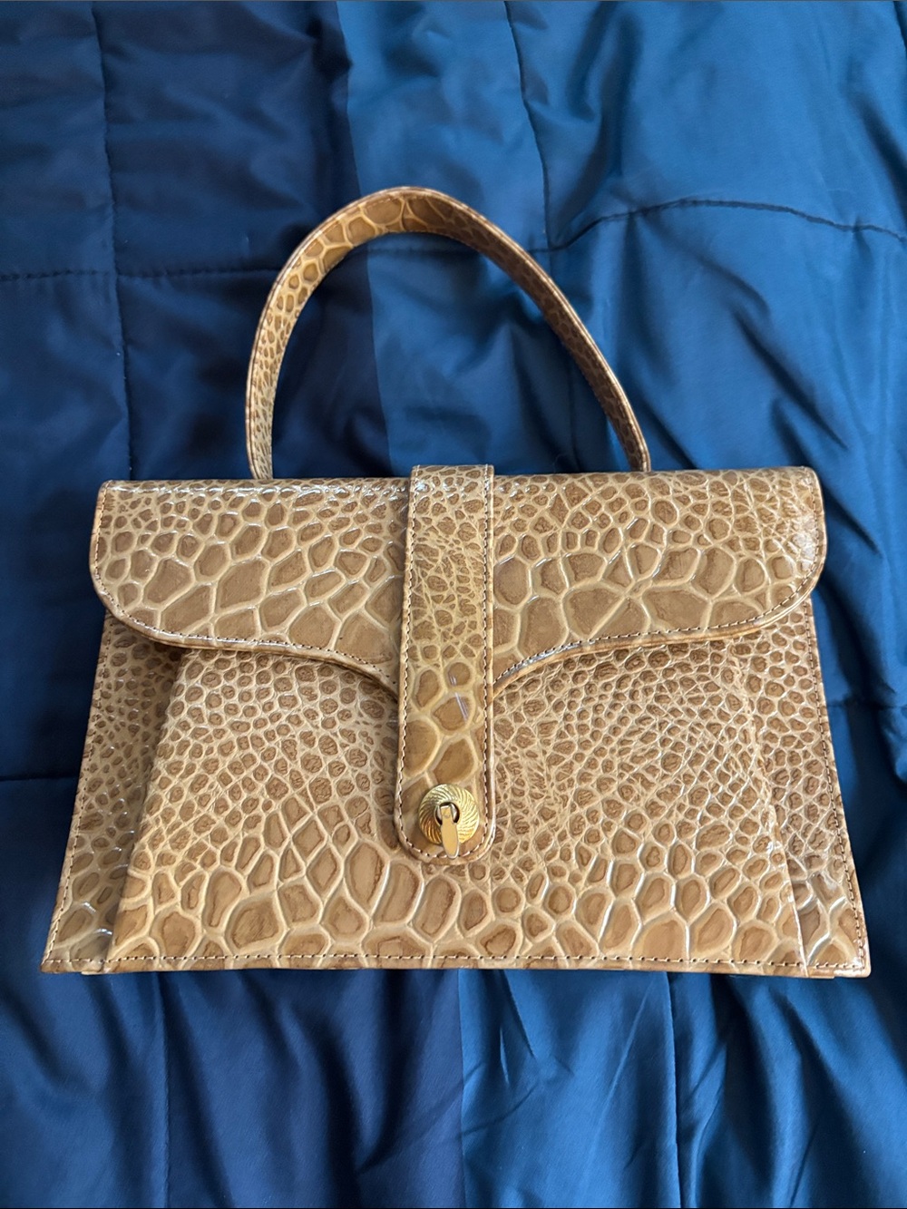 Beautiful tan leather vintage purse